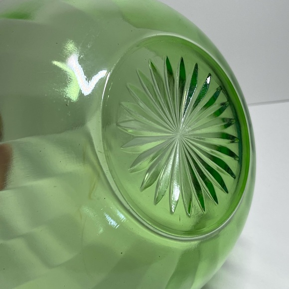 ✨Vintage Uranium Glass Bowl – Starburst Design, Glows Brilliantly ✨ - Picture 9 of 17